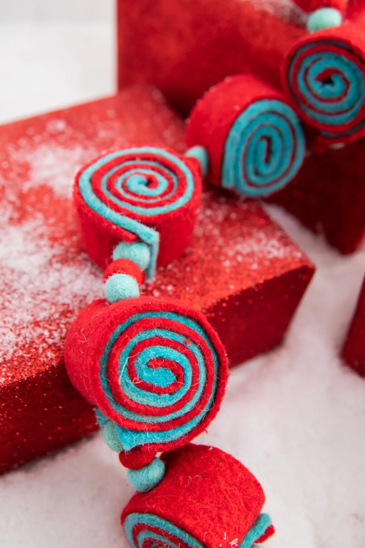 Decorator's Warehouse Christmas Garlands^61” Aqua/Red Felt Candy Garland