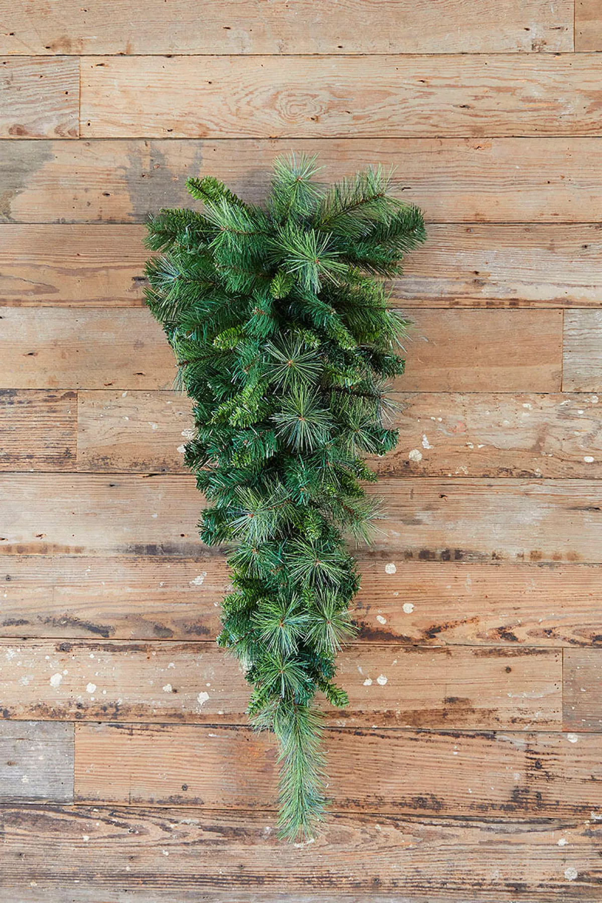 Decorator's Warehouse Christmas Teardrops^36” Belgium Teardrop