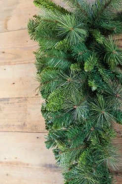 Decorator's Warehouse Christmas Teardrops^36” Belgium Teardrop