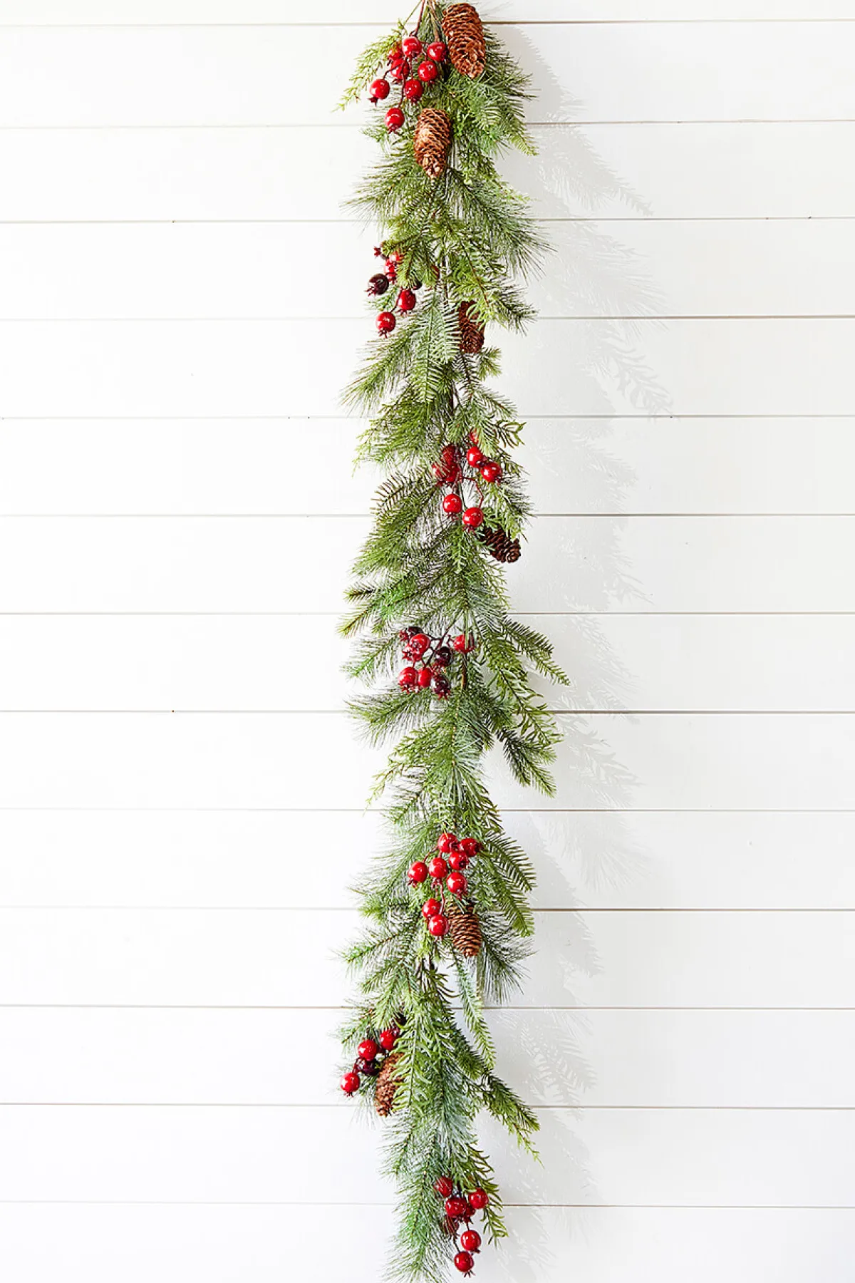 Decorator's Warehouse Christmas Garlands^5' Berry Pine With Cones Garland