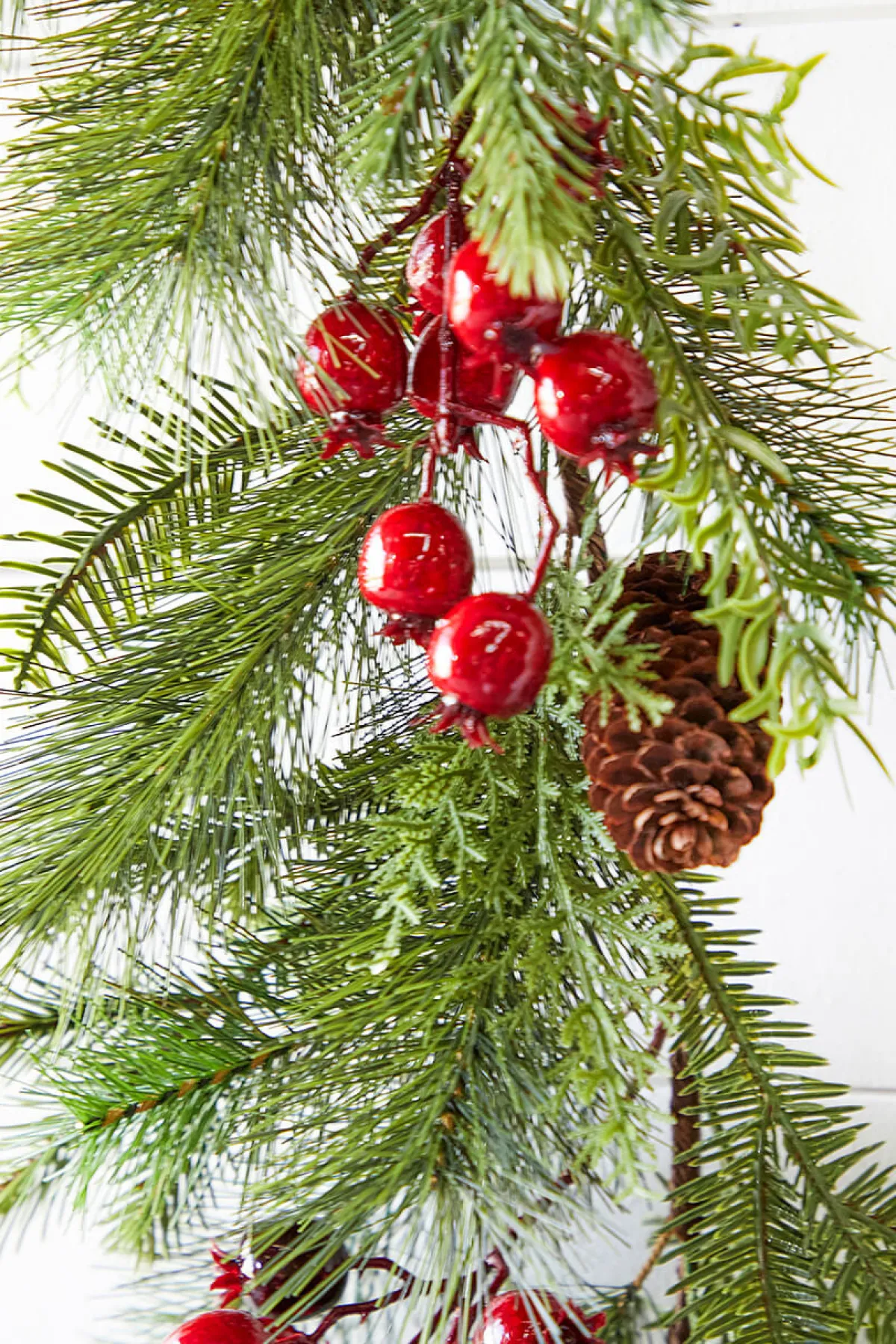 Decorator's Warehouse Christmas Garlands^5' Berry Pine With Cones Garland