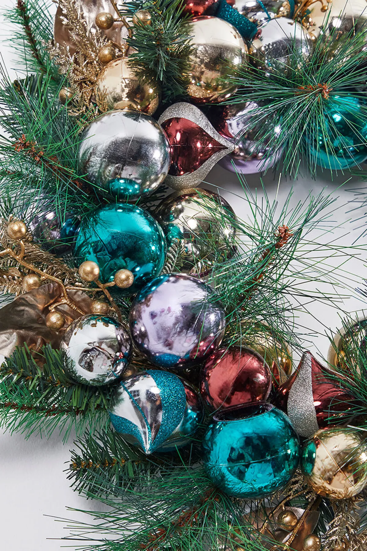 Decorator's Warehouse Christmas Wreaths^24" Elegant Mixed Wreath