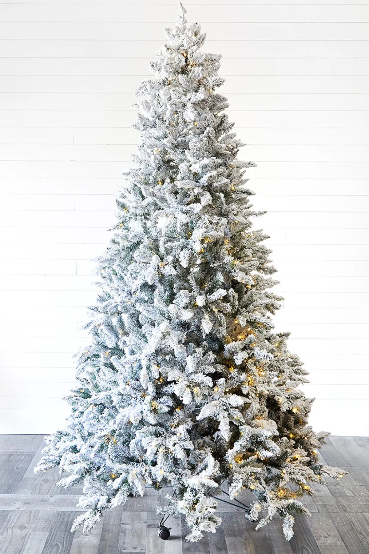 Decorator's Warehouse Christmas Trees|Christmas Trees^9' Flocked Aleutian Artificial Christmas Tree With 950 Color-Changing Lights