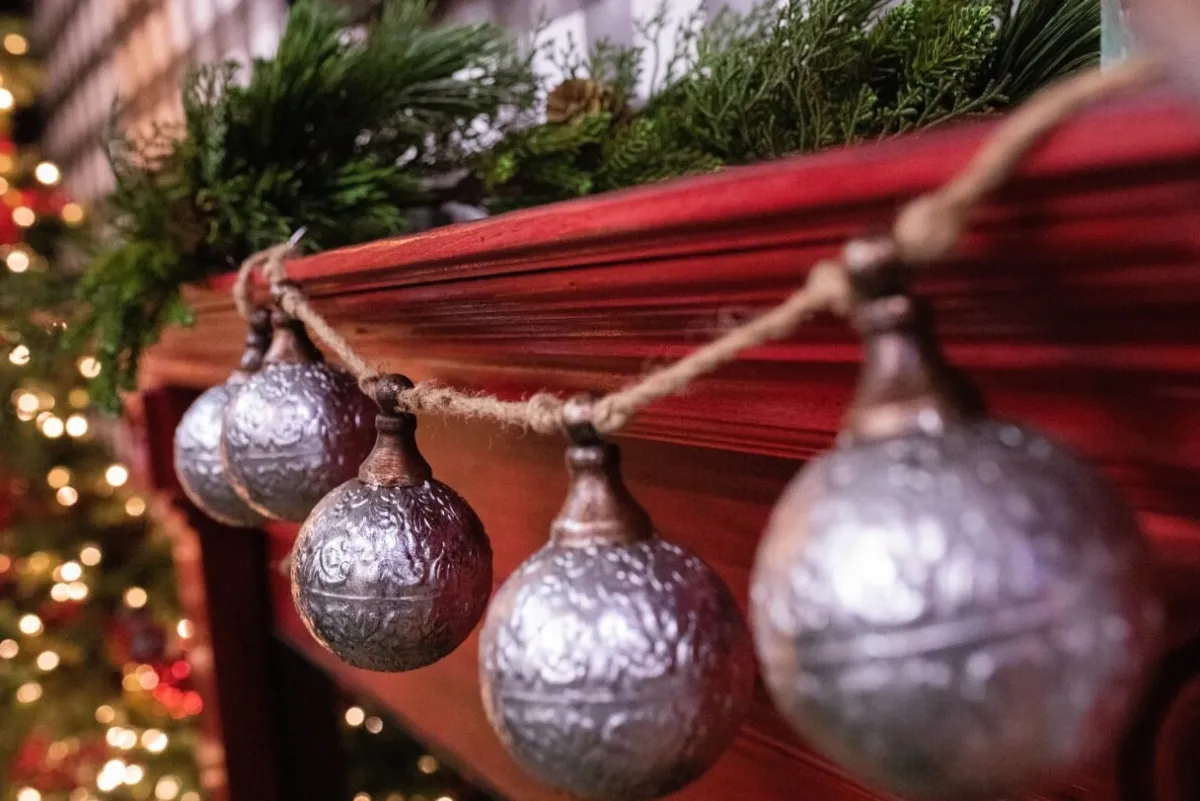 Decorator's Warehouse Christmas Garlands^42” Metal Silver Rustic Ornament Garland