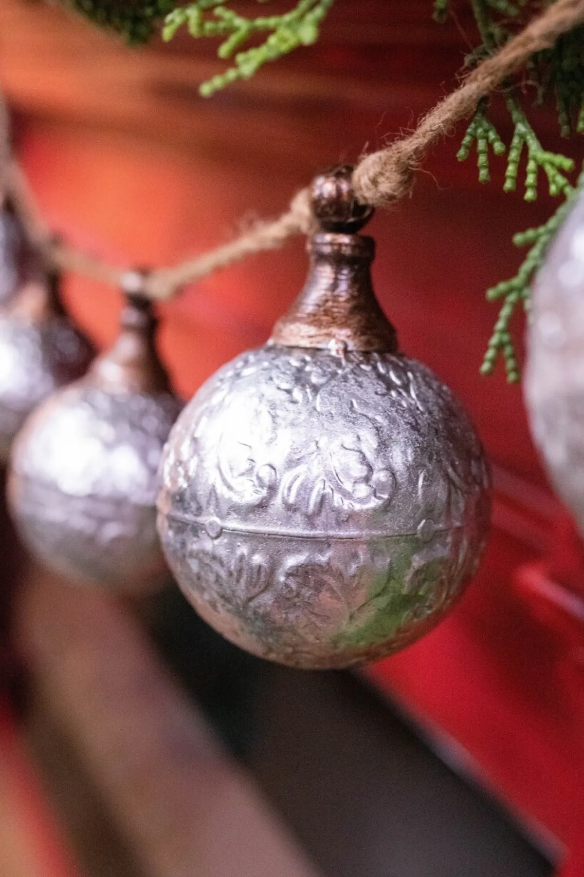 Decorator's Warehouse Christmas Garlands^42” Metal Silver Rustic Ornament Garland