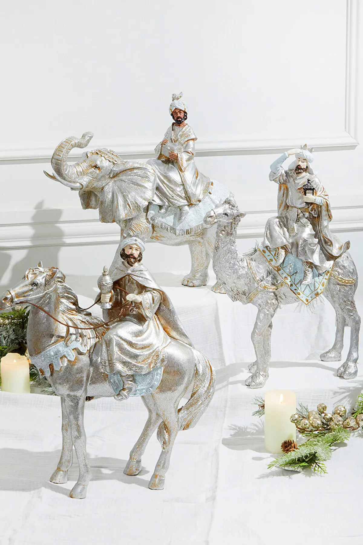 Decorator's Warehouse Christmas Accents^16" Resin Renaissance Three Kings With Animals - Set Of 3