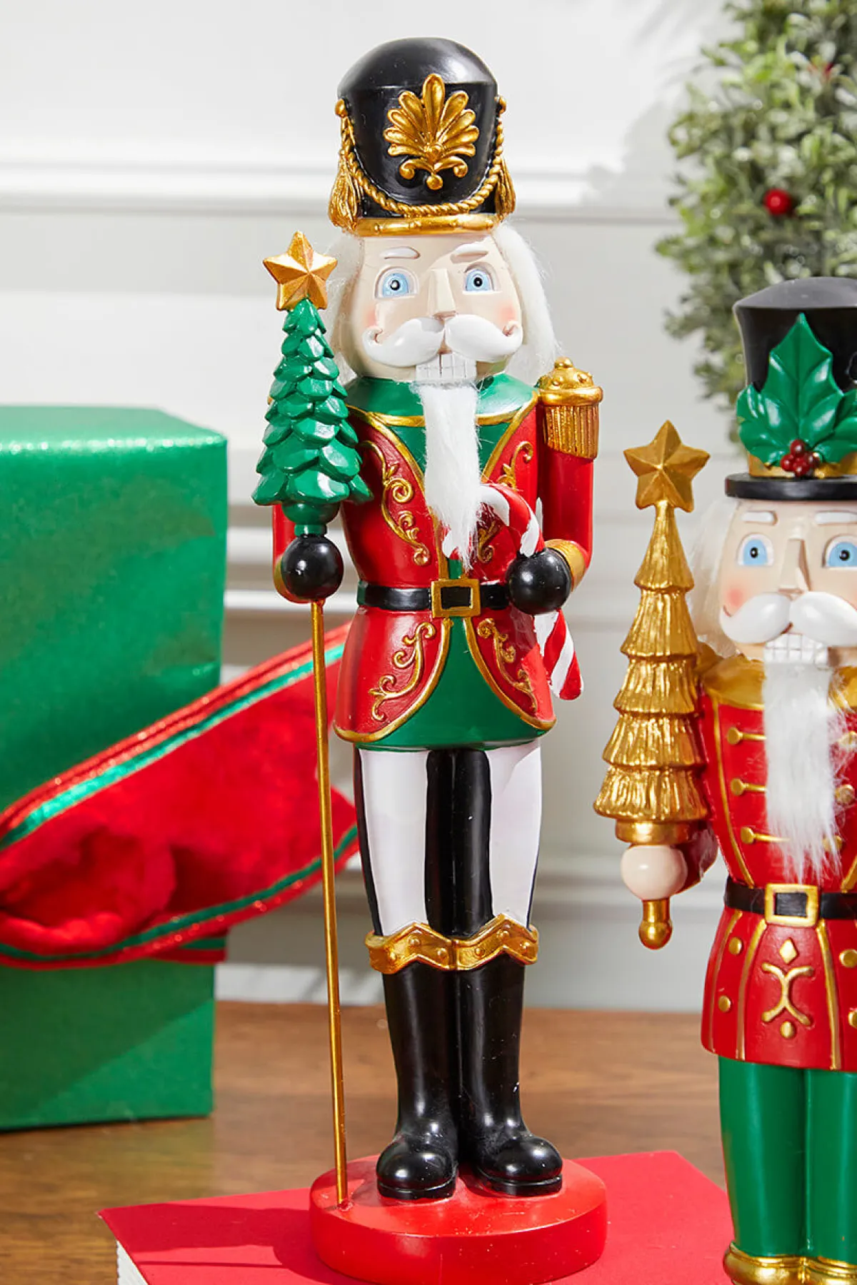 Decorator's Warehouse Christmas Accents^15" Resin Royal Nutcracker