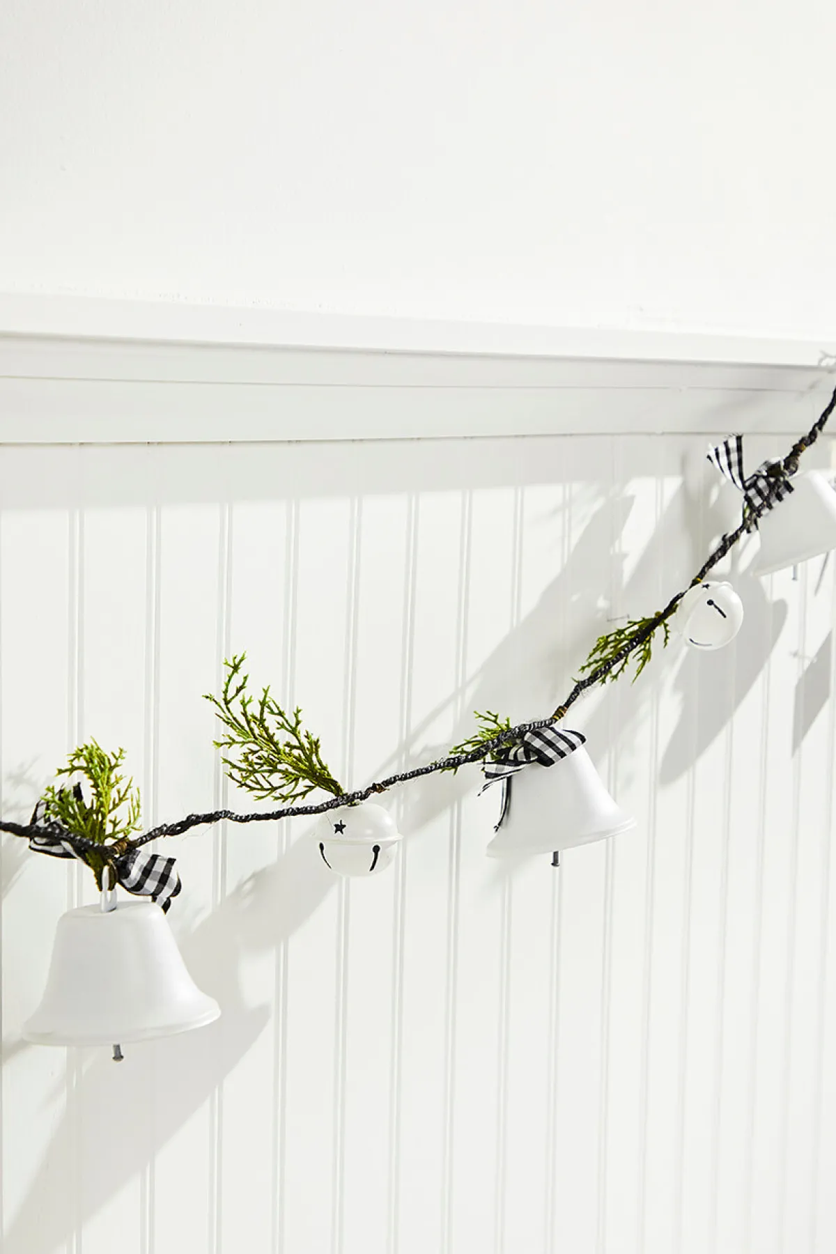 Decorator's Warehouse Christmas Garlands^67” White Country Bell Garland