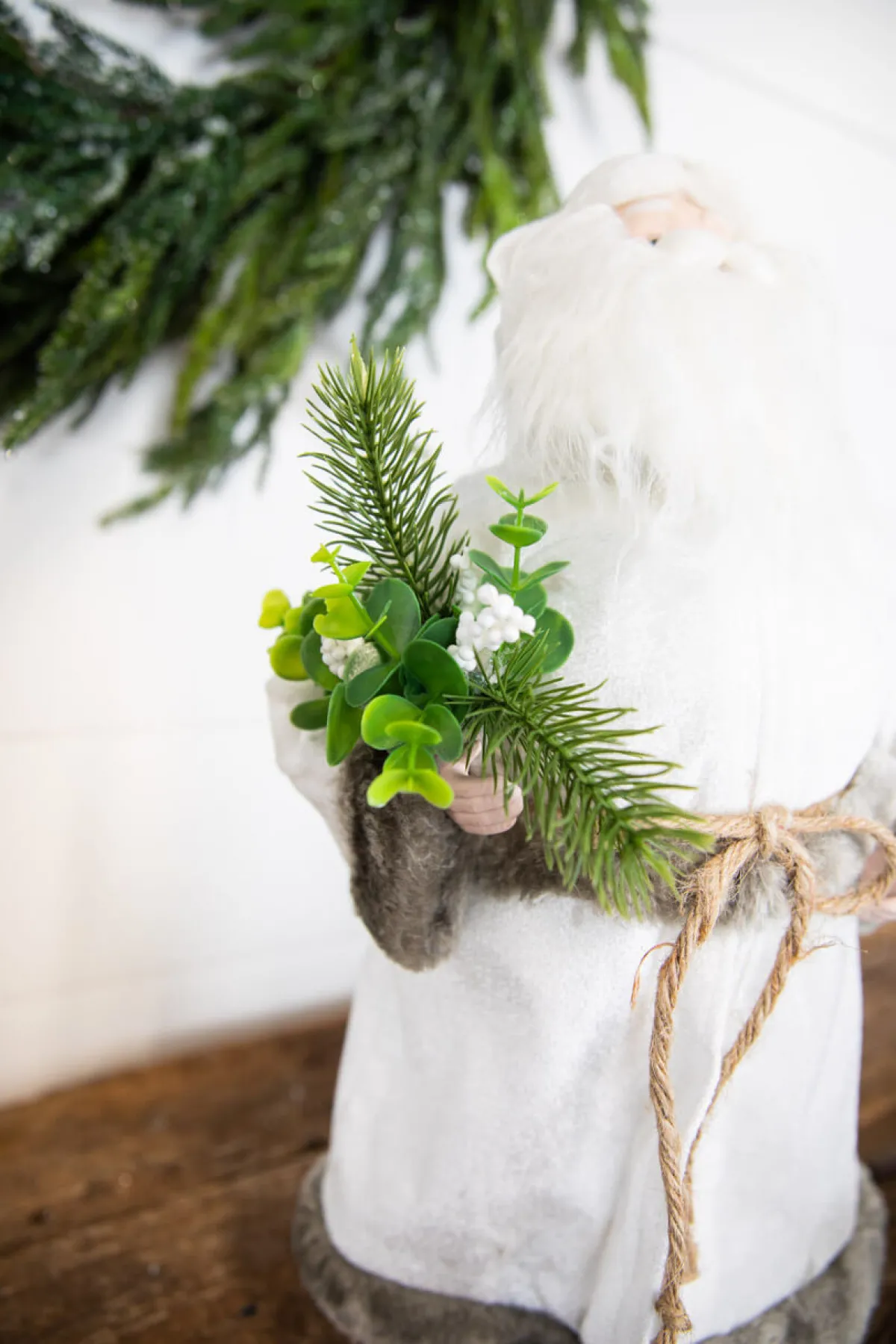 Decorator's Warehouse Christmas Accents^19” White Robe Santa Figure With Greenery Bundle