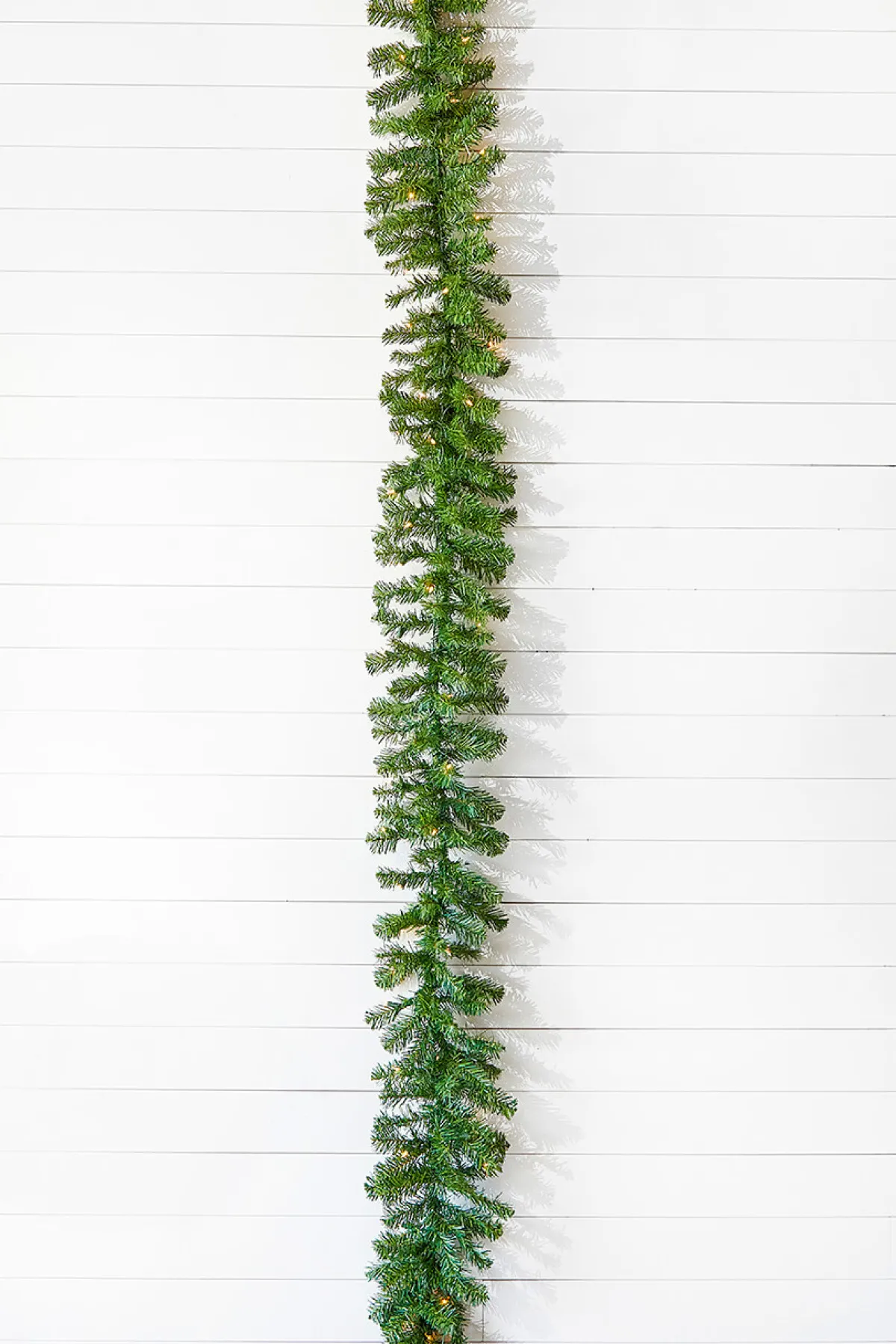 Decorator's Warehouse Christmas Garlands^9' X 10" Norway Pine Garland 200T/50Clear/Outdoor/UL