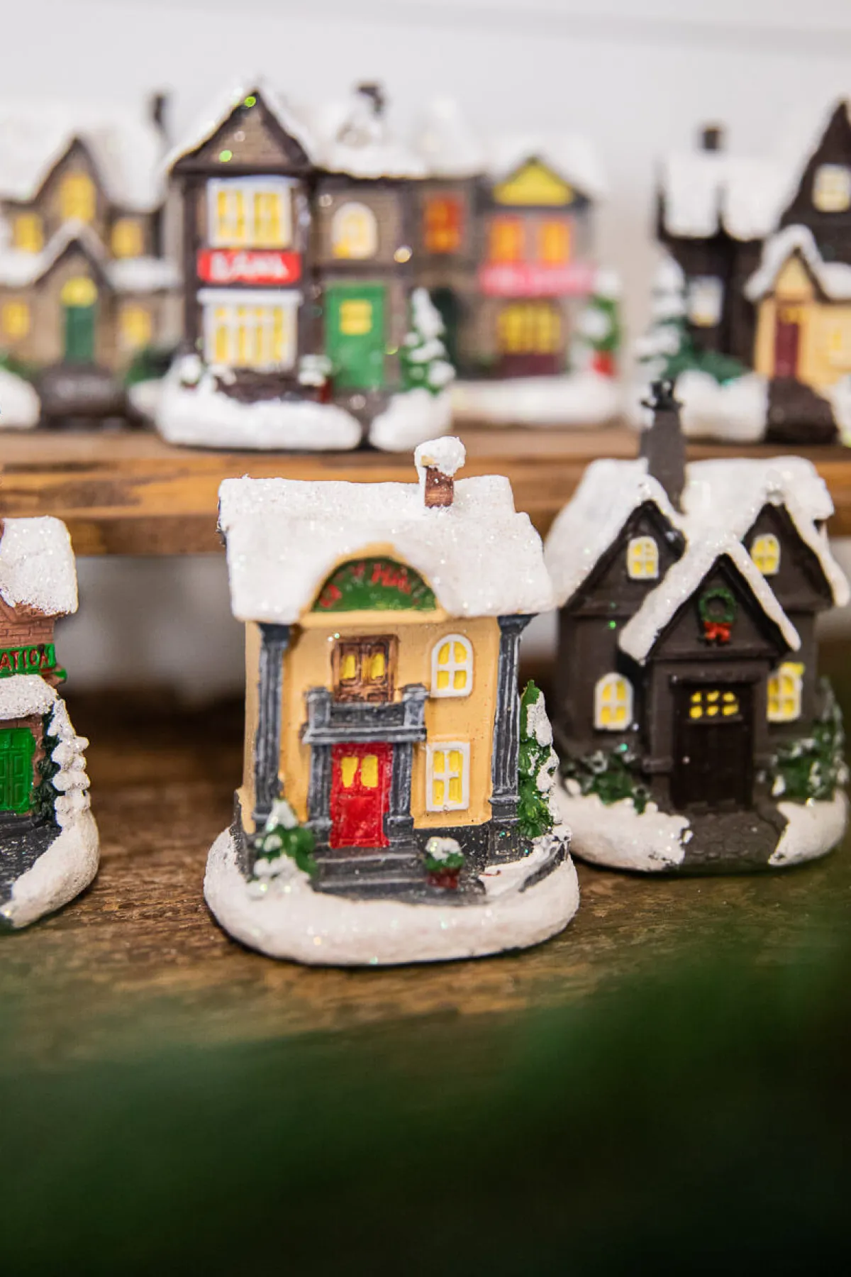 Decorator's Warehouse Christmas Accents^Lighted Holiday House With Battery Powered LEDs