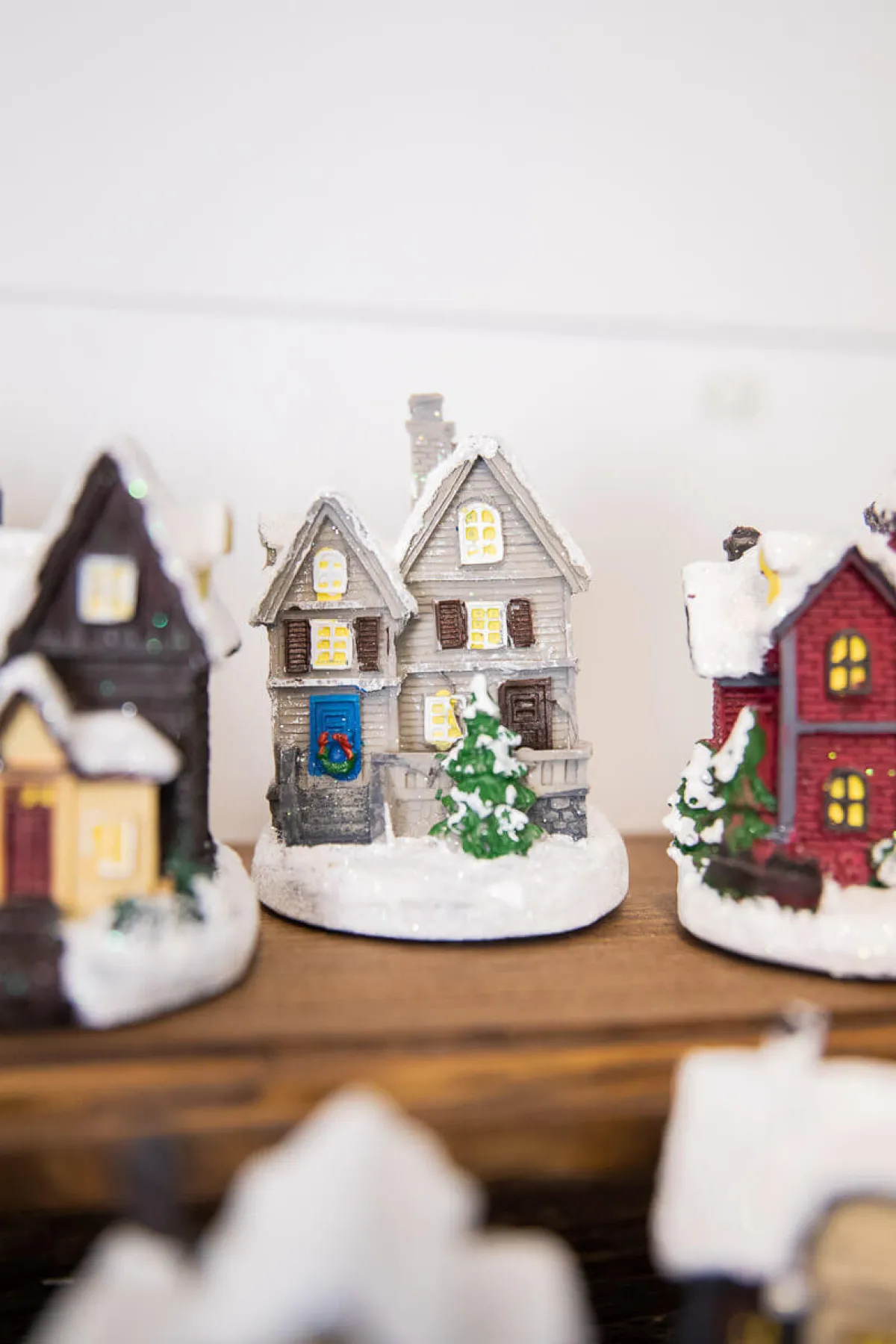 Decorator's Warehouse Christmas Accents^Lighted Holiday House With Battery Powered LEDs