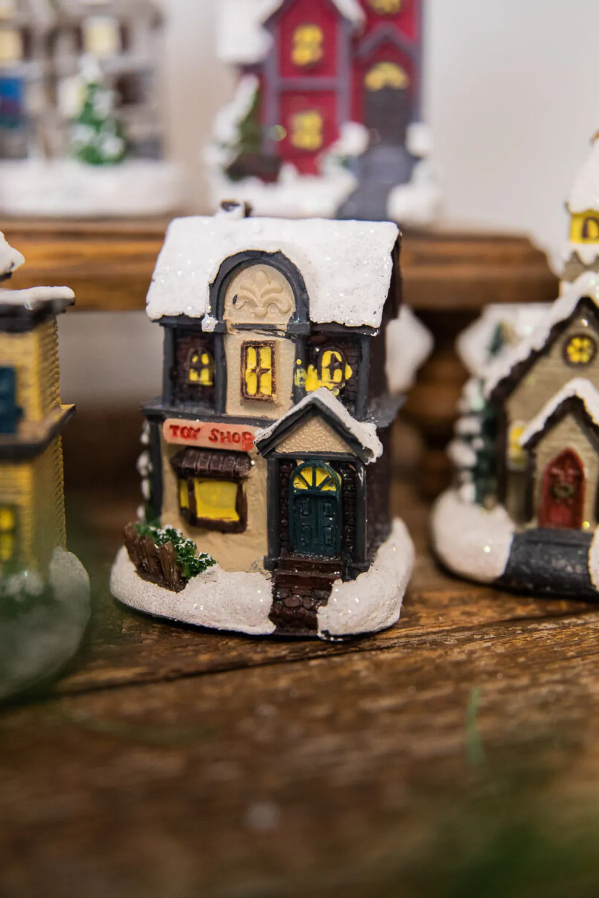Decorator's Warehouse Christmas Accents^Lighted Holiday House With Battery Powered LEDs