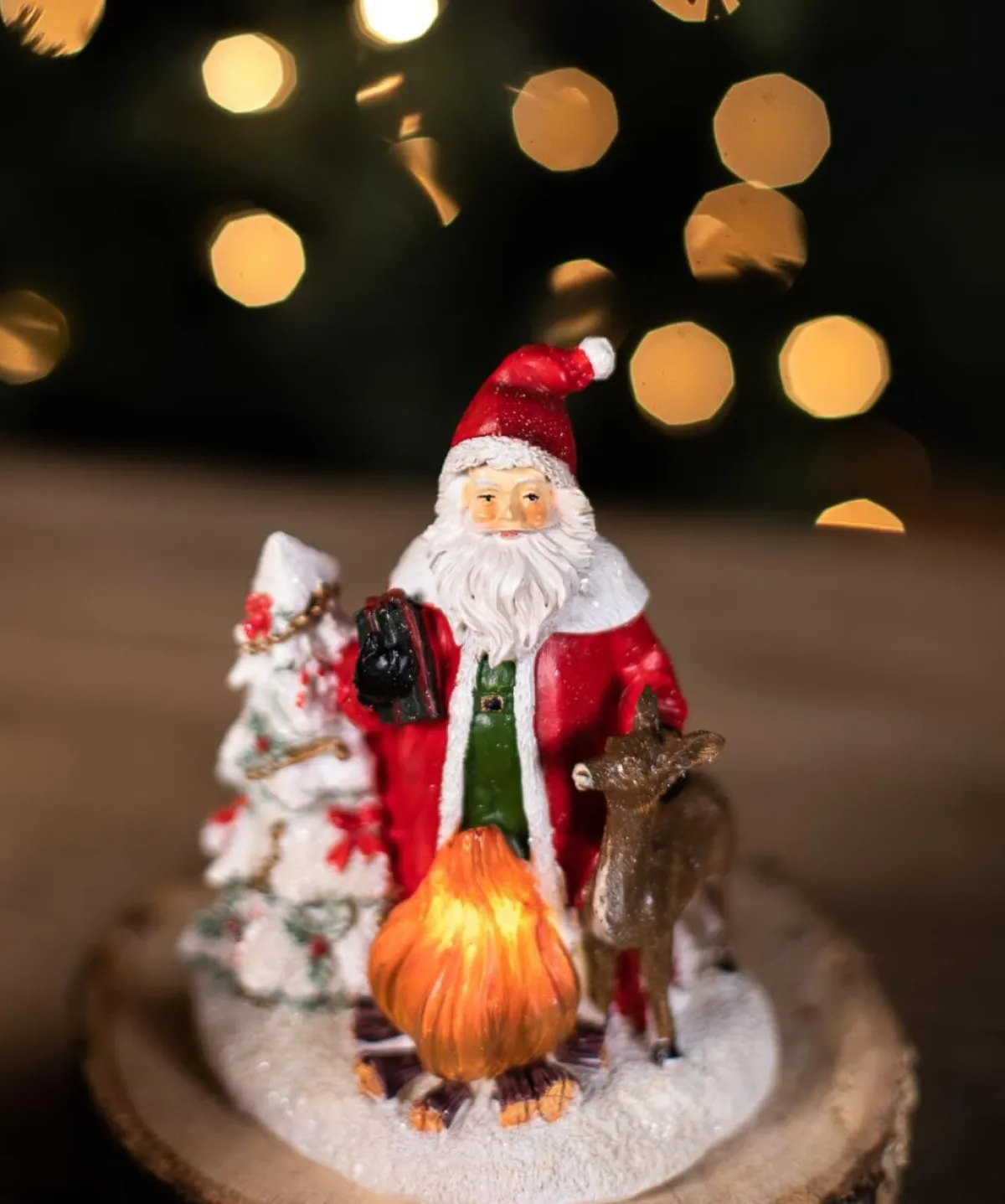 Decorator's Warehouse Christmas Accents^Resin Light Up Santa Mantle Scene