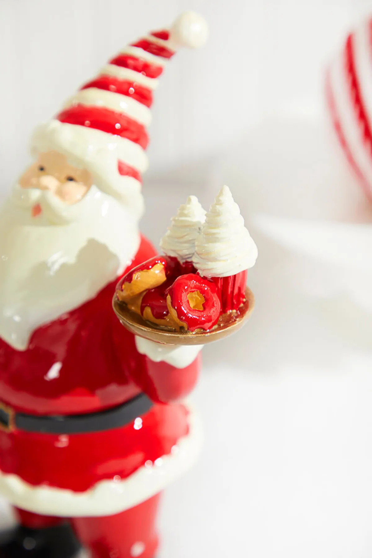 Decorator's Warehouse Christmas Accents^Resin Santa W/Dessert Plate - Red White