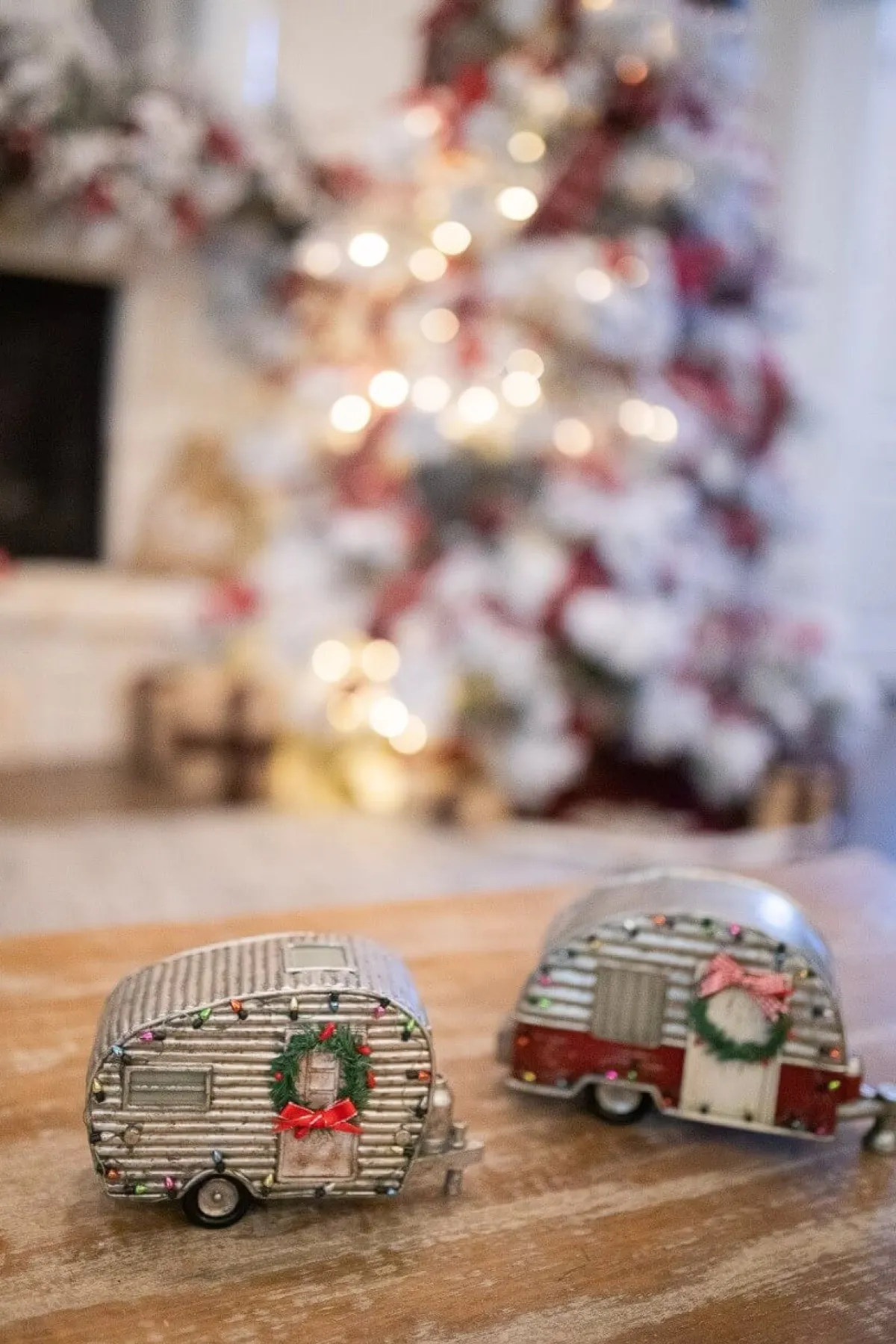 Decorator's Warehouse Christmas Accents^Retro Travel Trailer